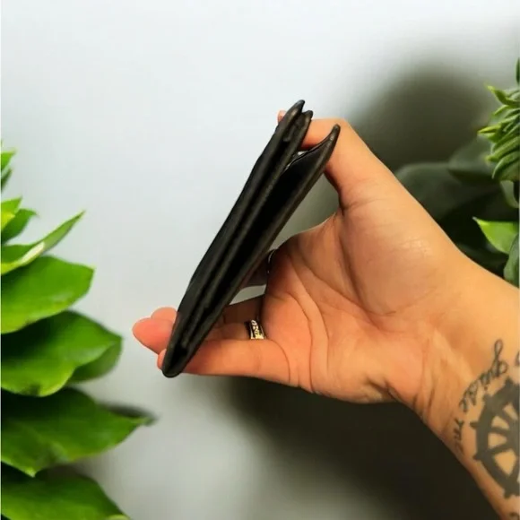 EUC LV BRAZZA - Picture 3 of 3